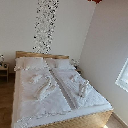 Marabella Apartmanok Hajdúszoboszló Exteriör bild