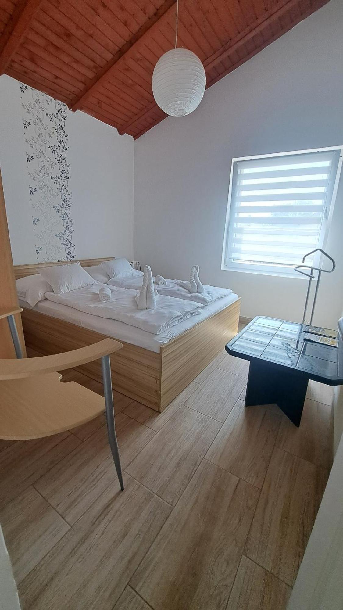 Marabella Apartmanok Hajdúszoboszló Exteriör bild