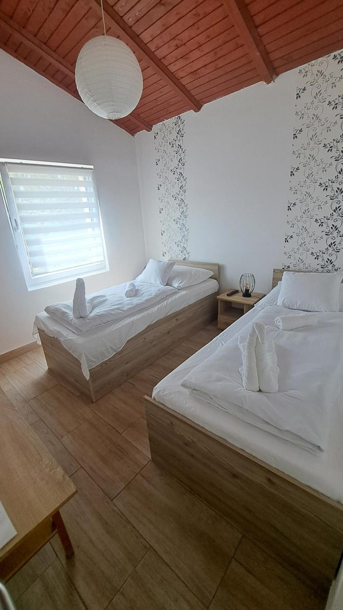 Marabella Apartmanok Hajdúszoboszló Exteriör bild